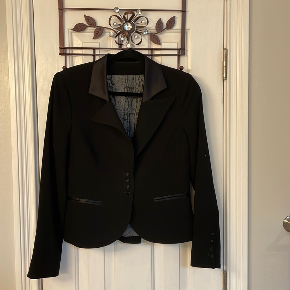Drama Black Jacket w/ Satin Collar